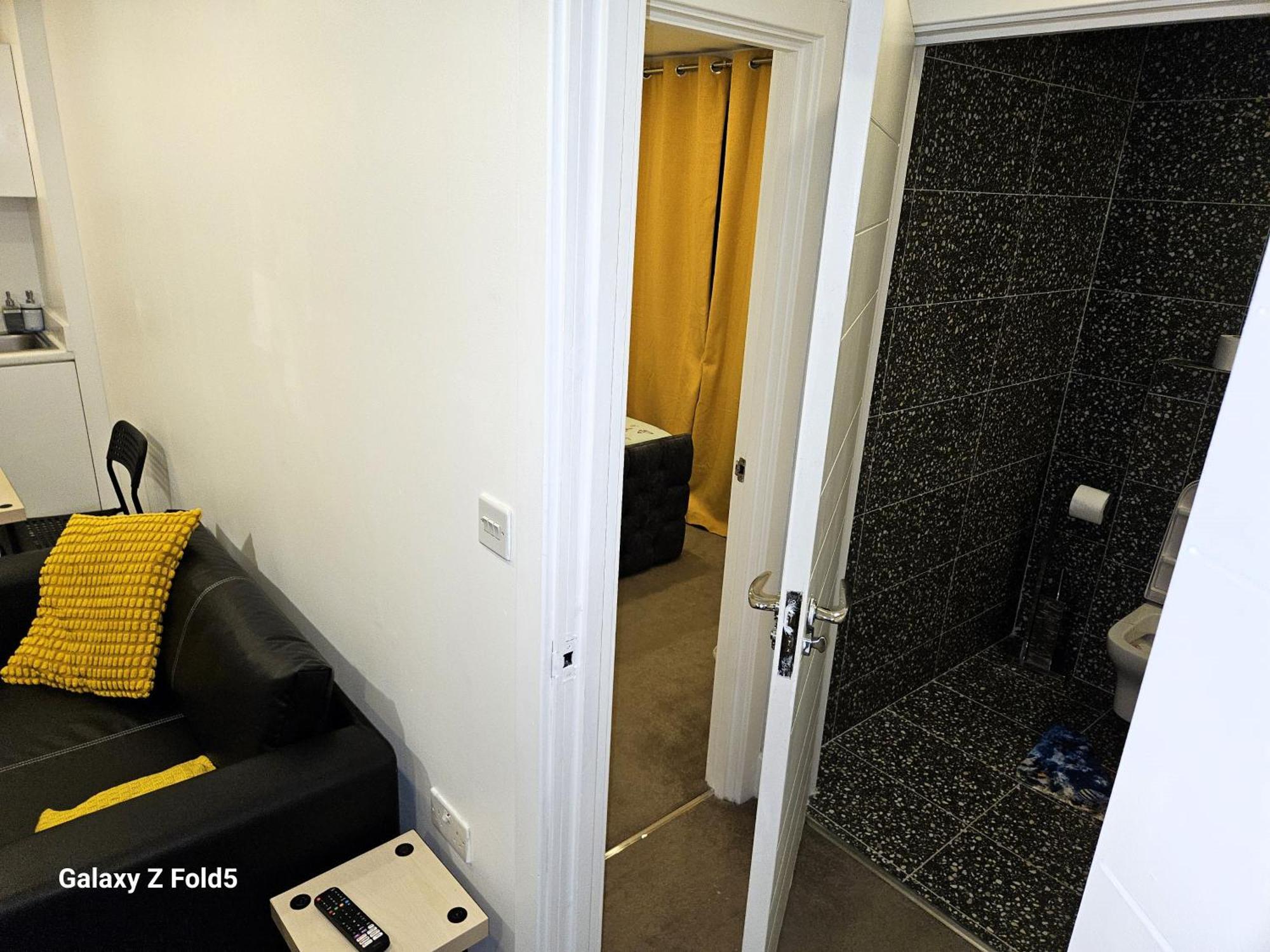 London Sleephouse Partying Is Not Allowed Pls Exterior photo